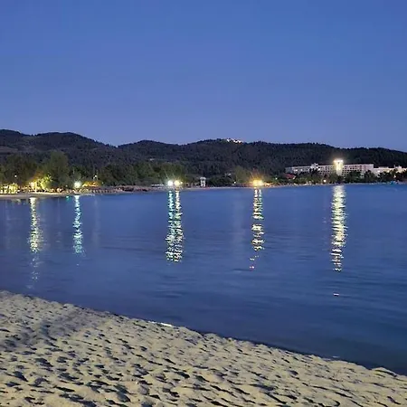 Estellar Villas, 50meters From The Sea Вилла Неос-Мармарас