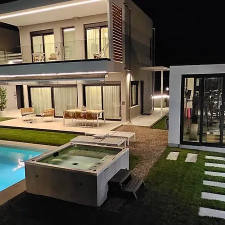 Estellar Villas, 50meters From The Sea * 新马尔马拉斯