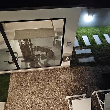 别墅 Estellar Villas, 50meters From The Sea 新马尔马拉斯