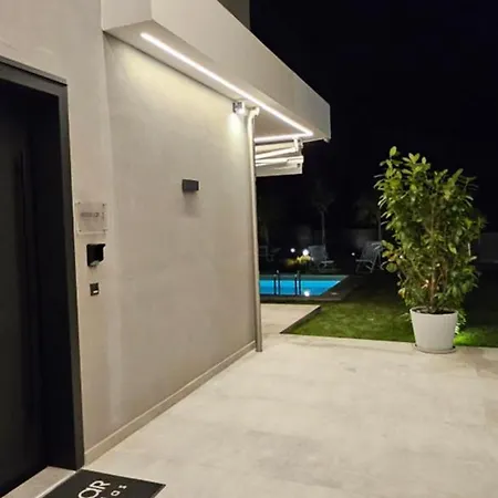 别墅 Estellar Villas, 50meters From The Sea 新马尔马拉斯